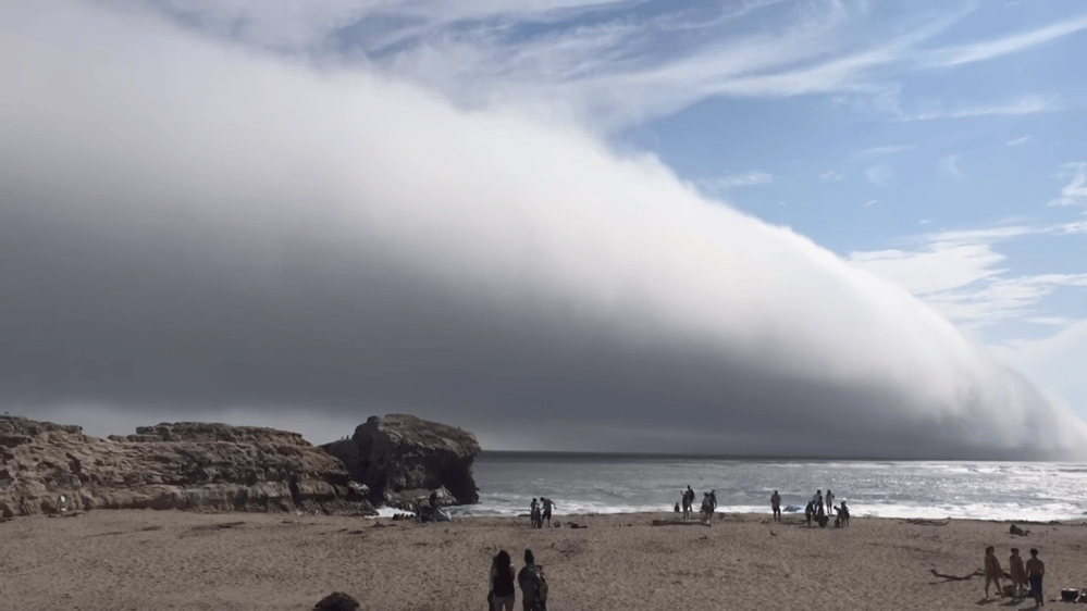 巨大な雲-カリフォルニア-アメリカ
