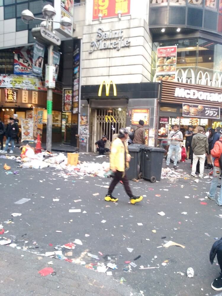 ハロウィン後の渋谷のゴミ