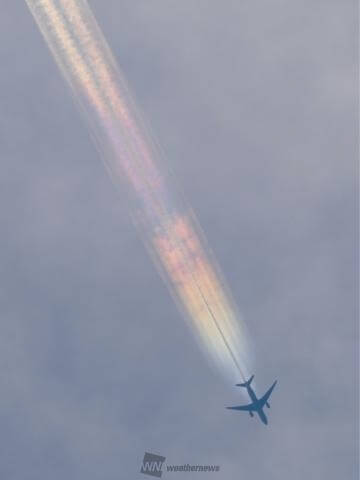 虹色の飛行機雲