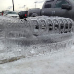ノースカロライナ州のとある駐車場で宙に浮く奇妙な物質が撮影される→専門家「氷っすね」