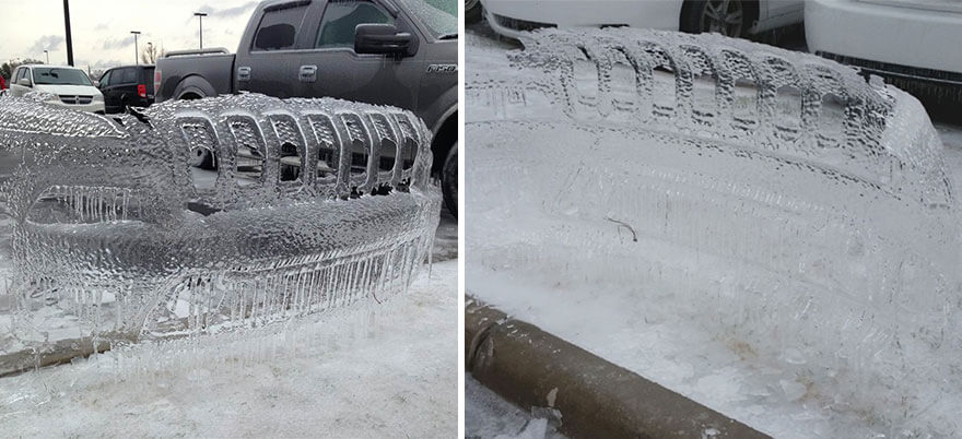 凍った車の跡